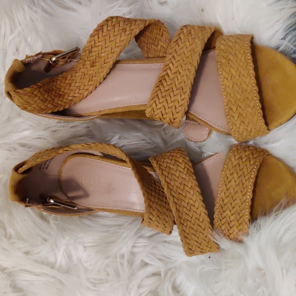 Charlotte Russe, mustard heels, size 8 - Picture 3 of 3